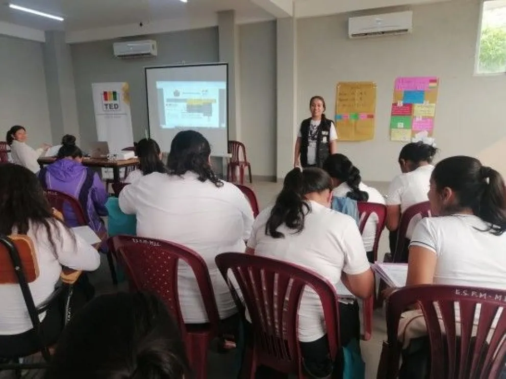 Curso de fortalecimiento de la democracia intercultural y sus mecanismos, en Santa Cruz a cargo del TED. 