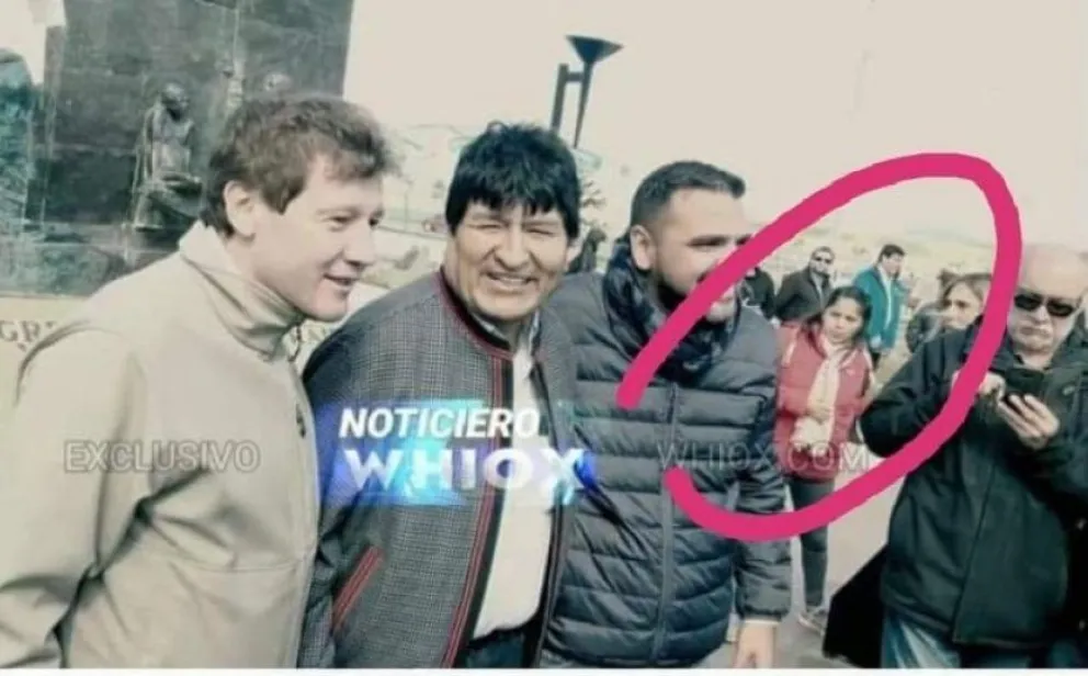 Evo Morales en un acto cuando se encontraba refugiado en Argentina. Al fondo aparece Noemí Meneses. Foto: RRSS