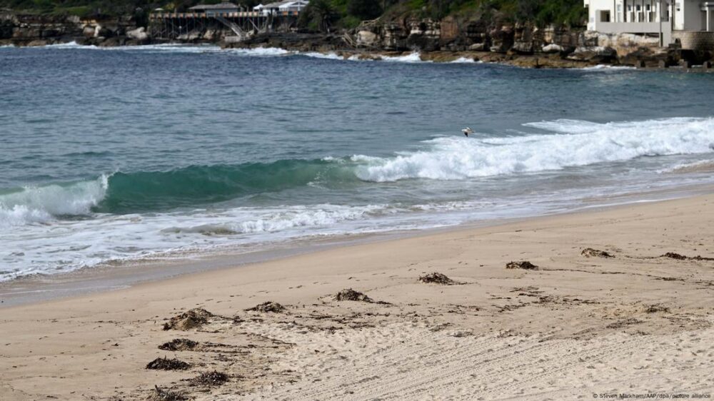 Coogee Beach, una de las playas afectadas por la contaminación de las misteriosas bolas negras.