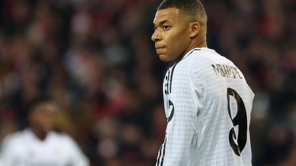 El jugador francés del Real Madrid Kylian Mbappé durante el partido de Liga de Campeones frente al Lille. En el estadio Pierre Mauroy, en Villeneuve-d'Ascq, norte de Francia, 2 de octubre de 2024