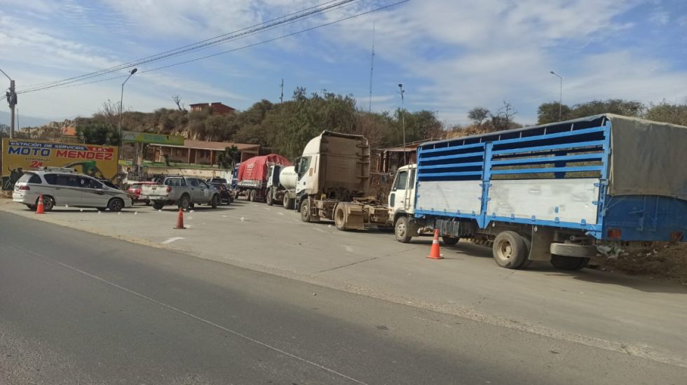 Bloqueos e incertidumbre sobre el costo del diésel afligen al transporte 