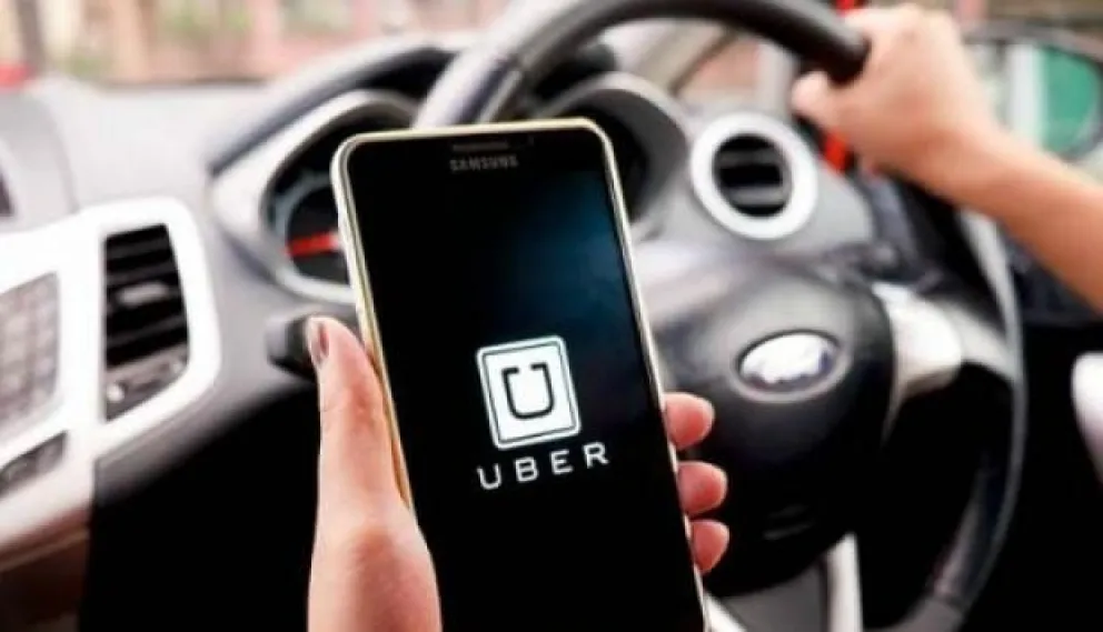 Uber, una de las empresas que presta servicio de transporte por aplicación digital. Foto: Facebook Uber solo conductores