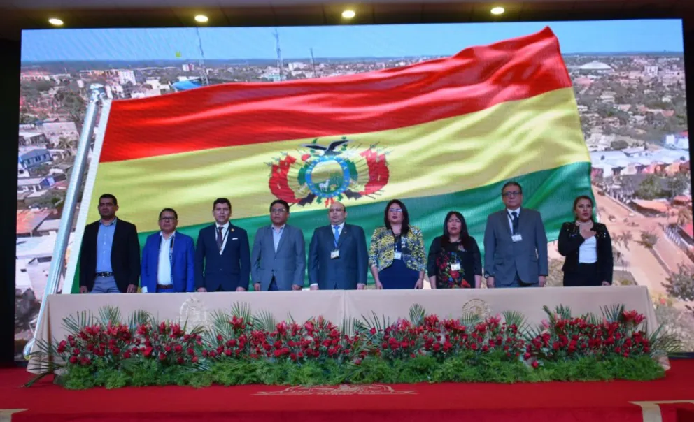 Los magistrados del TCP en uno de los actos oficiales, antes de emitir la resolución de autoprórroga. Foto: TCP