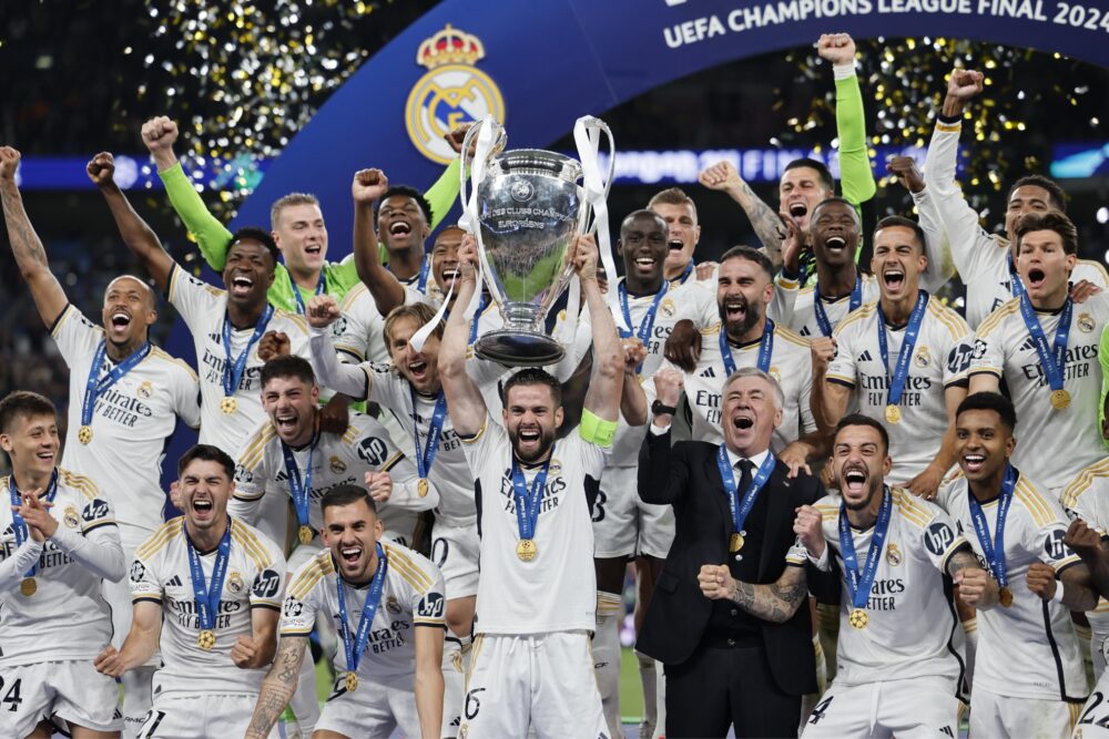 El Real Madrid celebra la Champions ganada ante el Dortmund.