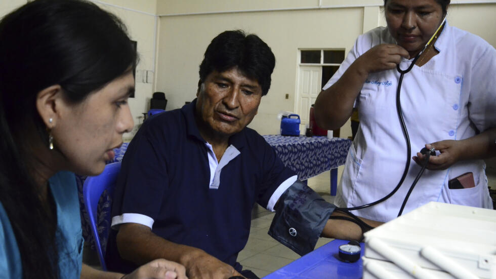 El ex presidente de Bolivia Evo Morales recibe atención médica en la localidad de Lauca Ñ, departamento de Cochabamba, Bolivia, donde se encuentra en huelga de hambre, el 3 de noviembre de 2024