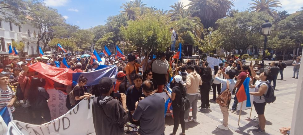 Marcha de universitarios en Tarija deja un herido; anuncian bloqueos 