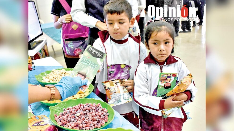 Imagen referencial de la dotación del desayuno escolar en el municipio de Cochabamba./ NOÉ PORTUGAL