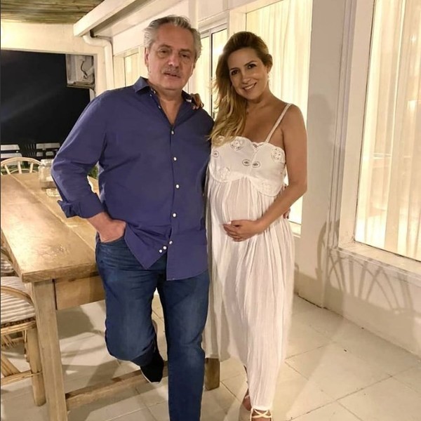 Fabiola Yáñez embarazada, junto a Alberto Fernández.