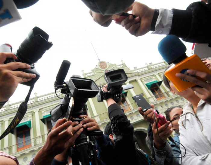 Periodistas exigen garantías al Gobierno luego de ataque a un medio en La Paz - Periódico La Patria