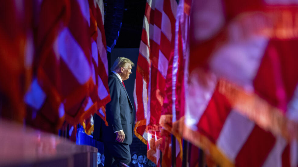 El candidato republicano a la Casa Blanca, Donald Trump, llega a un evento en Palm Beach, Florida, para reivindicar su triunfo en las presidenciales estadounidenses, el 6 de noviembre de 2024.