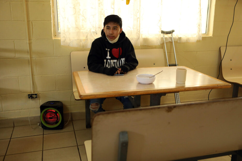 El migrante guatemalteco Elvin García, de 18 años, en el refugio Casa del Migrante en Ciudad Juárez, México, en la frontera con Estados Unidos el 6 de noviembre, tras la elección de Donald Trump en la elección presidencial estadounidense