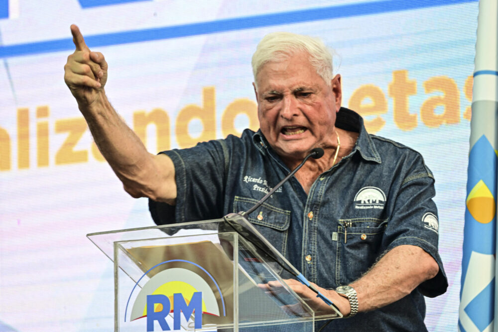 El expresidente panameño Ricardo Martinelli habla en un mitin político en Ciudad de Panamá, el 3 de febrero de 2024