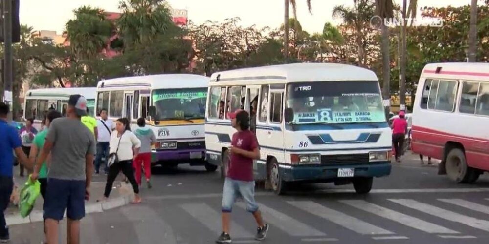 Choferes de micros acatarán el paro convocado para este viernes por el Comité pro Santa Cruz