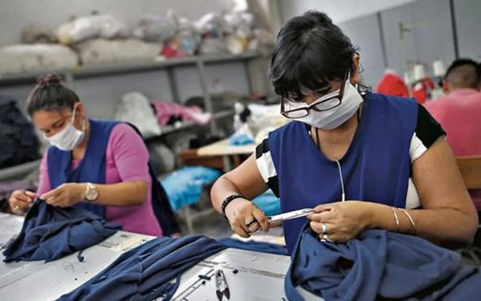 Trabajadores del sector público y privados tienen derecho al aguinaldo. Foto ABI