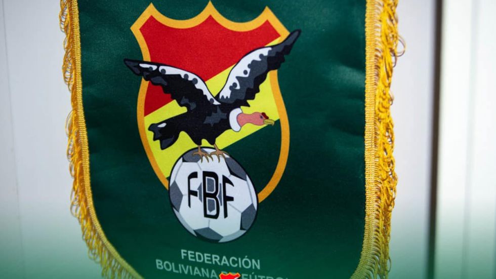 Bolivia suma una baja más en defensa además de la roja de Sagredo