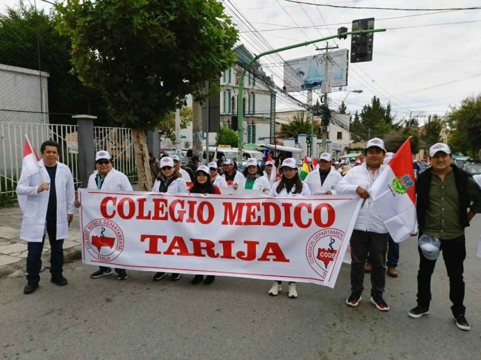 Tarija: Trabajadores en salud no cesarán movilizaciones