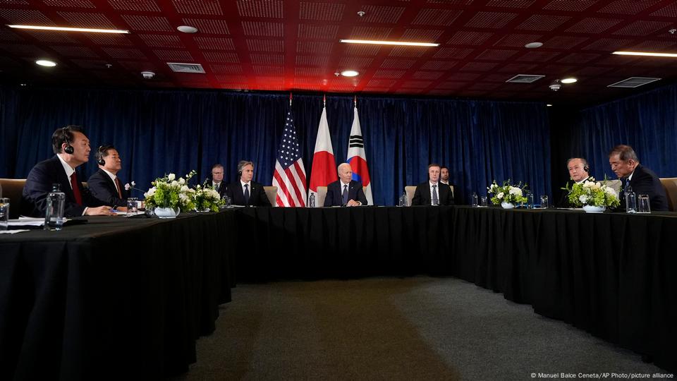 Foto de Joe Biden y sus homólogos de Japón y Corea del Sur.