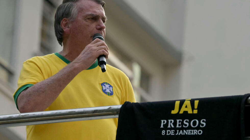 El expresidente de Brasil Jair Bolsonaro dirige unas palabras a sus partidarios el 7 de septiembre de 2024 en un acto en Sao Paulo