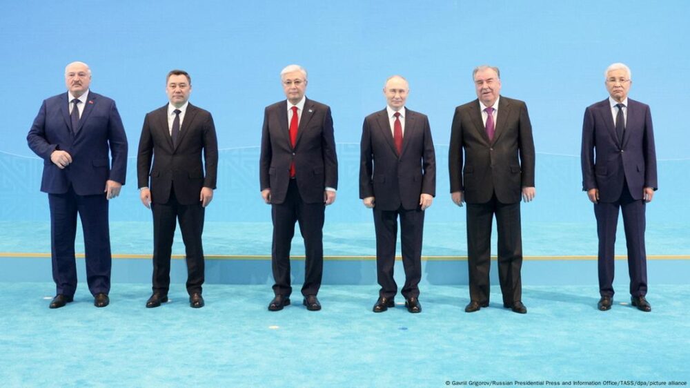 Los presidentes de Bielorrusia, Kirguistán, Kazajistán, Rusia, Tajikistán, junto al secretario general de la Organización, Imangali Tasmagambetov.