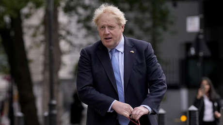 Boris Johnson admite que Occidente está librando una guerra 'proxy' con Rusia