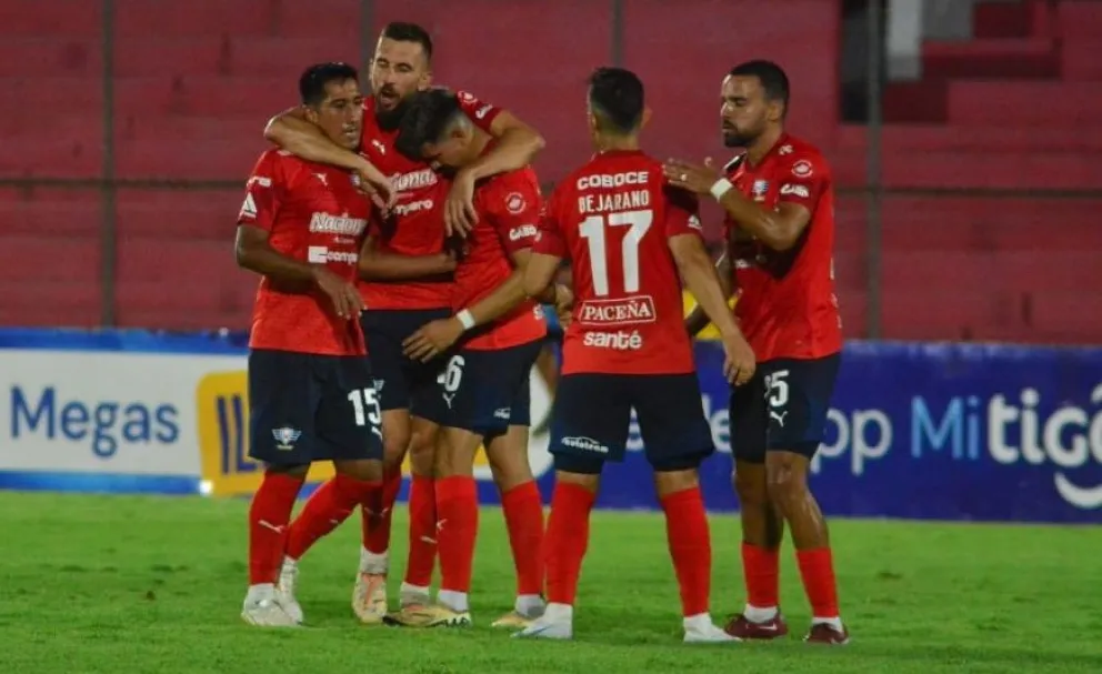 Jugadores Wilstermann celebran el gol del triunfo. Foto: APG.