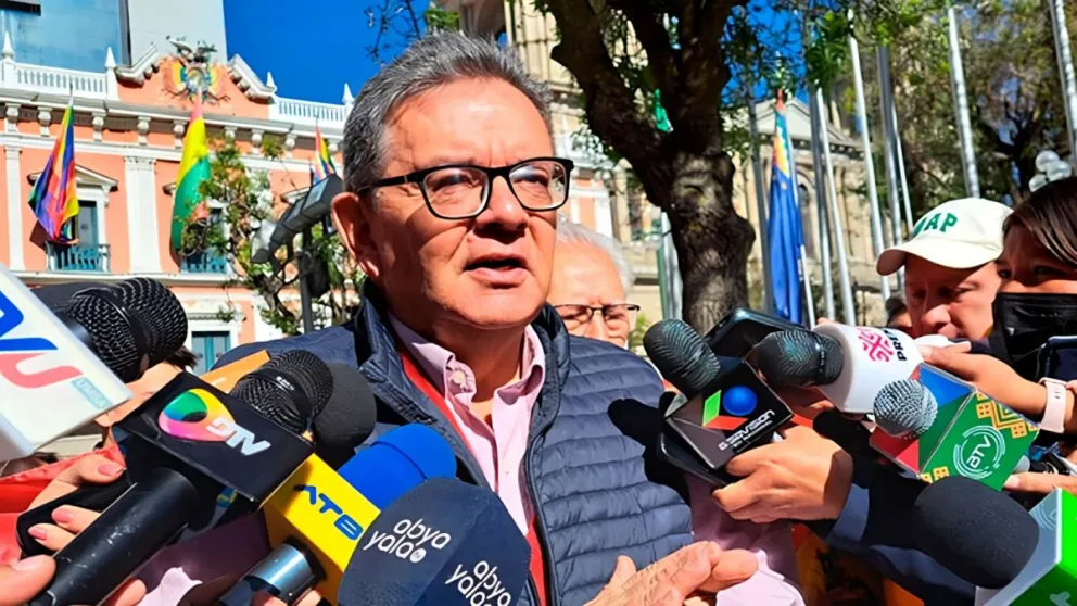 Eduardo Siles, durante un contacto con la prensa. Foto: Prensa MNR 