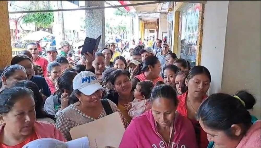 Vecinos presionan al Concejo Municipal por entrega de viviendas sociales