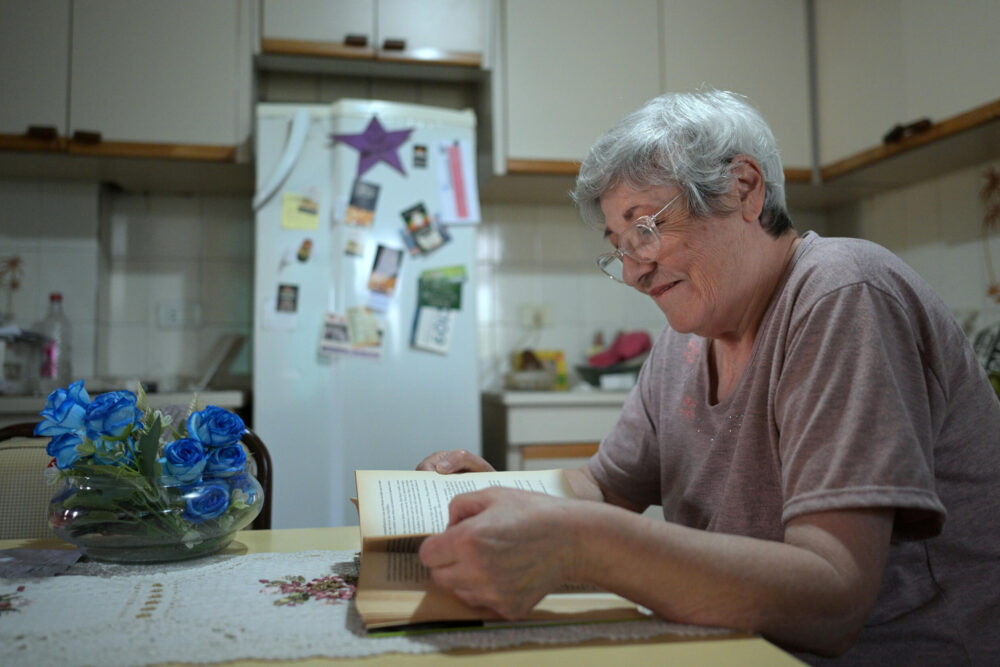 Alicia Ceresoli, una jubilada de 80 años, en su casa en Villa Adelina