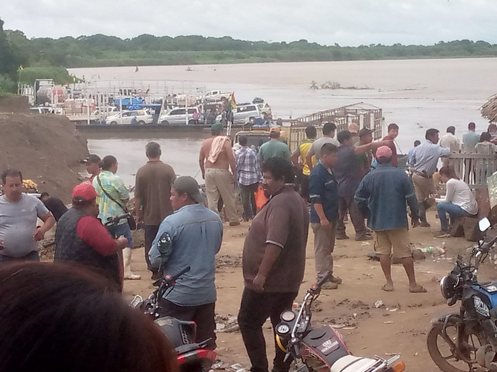 Cívicos denuncian desorden en el río Mamoré y exigen soluciones para el puente prometido