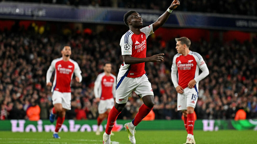 El jugador del Arsenal Bukayo Saka celebra un gol ante el Mónaco en el Emirates Stadium de Londres, el 11 de diciembre, en partido de la Liga de Campeones