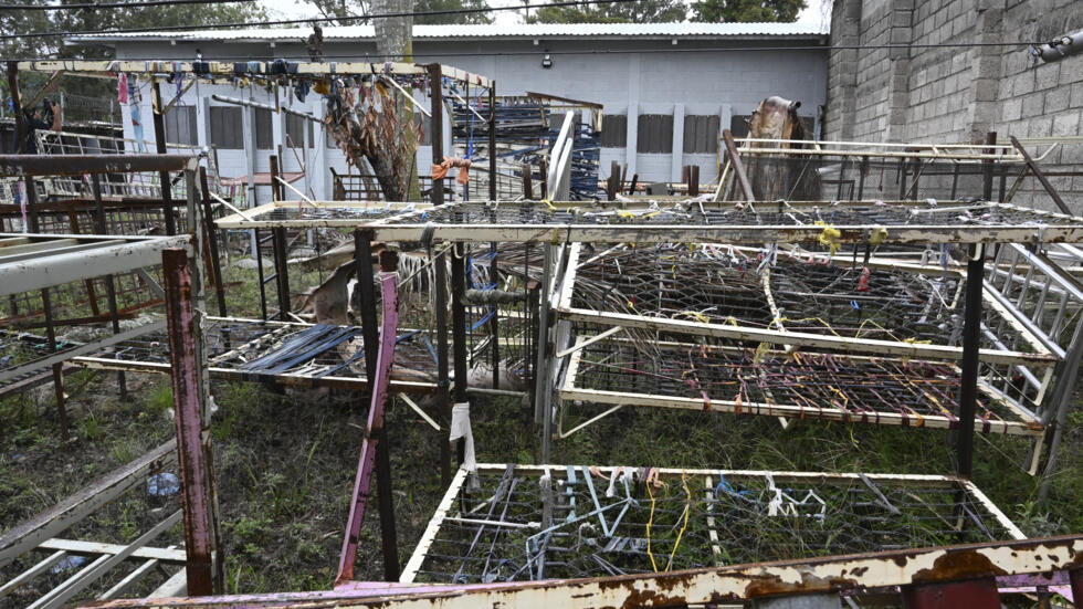 Foto archivo (del 17 de junio de 2024) de módulo destruido en la Penitenciaría Nacional Femenina de Adaptación Social, 25 km al norte de Tegucigalpa, donde 46 reclusas murieron en junio de 2023.