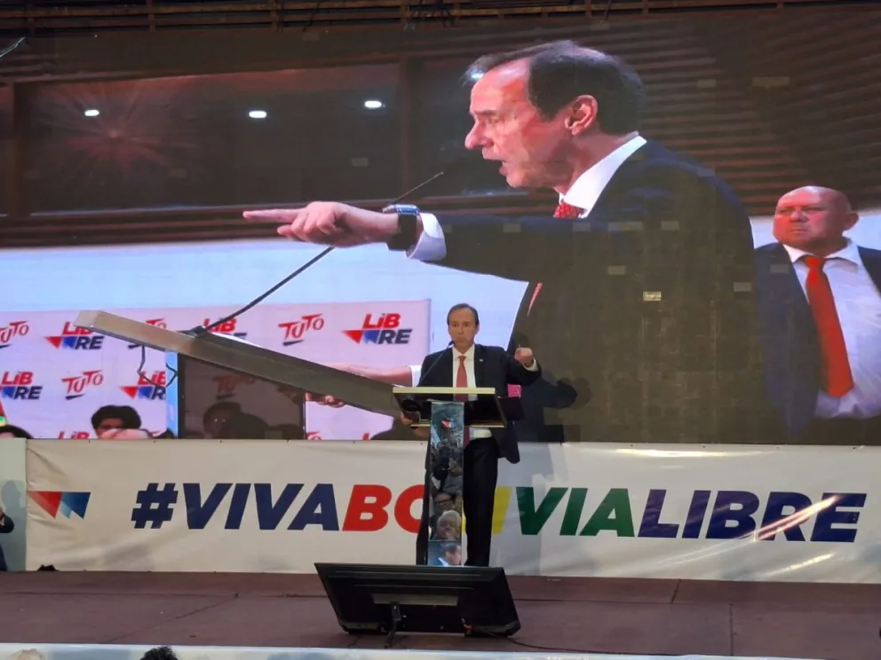 Jorge Tuto Quiroga se dirige a los asistentes a su proclamación. Foto: Visión 360