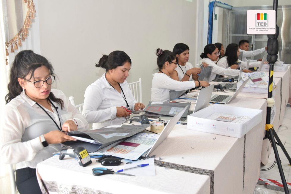 El registro de actas en el Tribunal Electoral Departamental de Cochabamba. 