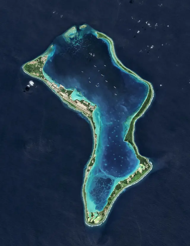 Chagos: Reino Unido acepta devolverle a Mauricio el estratégico archipiélago en el que EE.UU. tiene una base militar secreta - BBC News Mundo