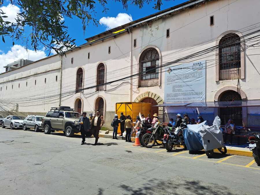 Secuestran cuchillos, pipas y celulares en requisa sorpresa en la cárcel de San Pedro 