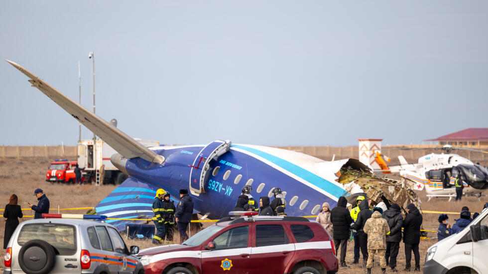 El lugar del accidente de un avión comercial de Azerbaijan Airlines cerca de la ciudad kazaja de Aktau, el 25 de diciembre de 2024