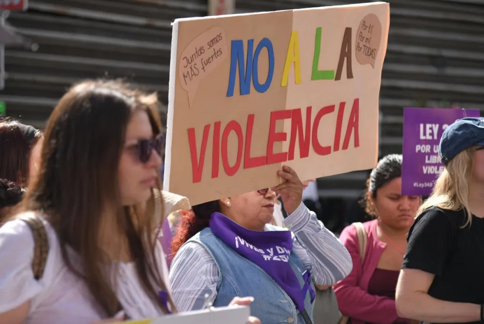 Fotografía de archivo de una manifestación durante la marcha del Día Internacional de la Eliminación de la Violencia contra la Mujer en Cochabamba. Foto: EFE