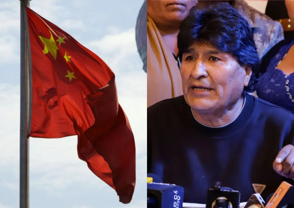 Una bandera de China y el expresidente Evo Morales. Foto: APG 