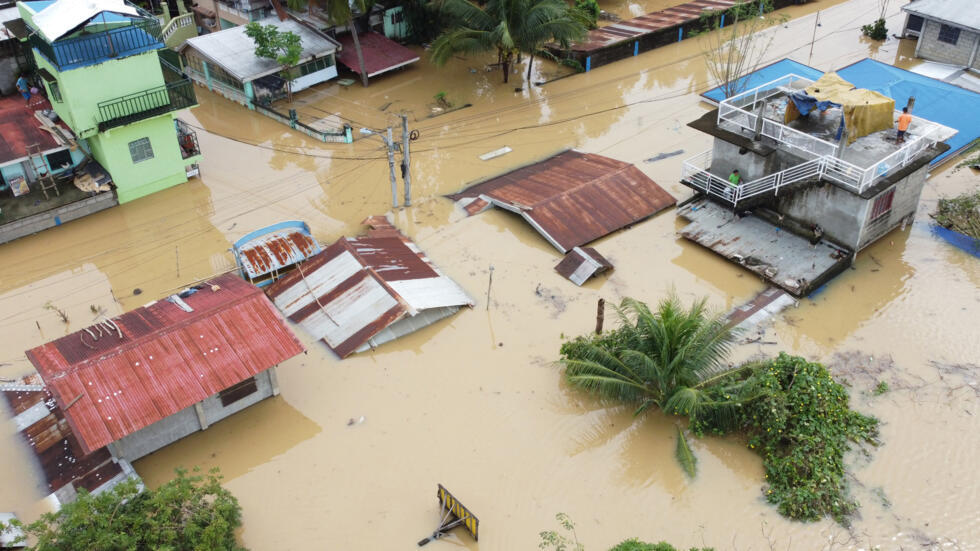 Calles inundadas en la localidad de Ilagan, en Filipinas, el 18 de noviembre de 2024