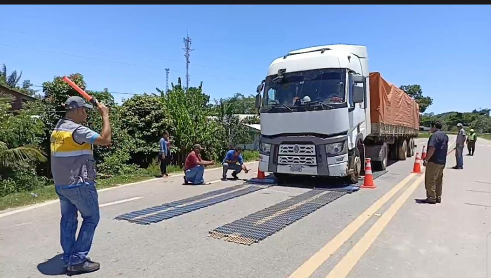 Vías Bolivia y ABC inician controles para evitar hundimientos de camiones en el cruce Mamoré