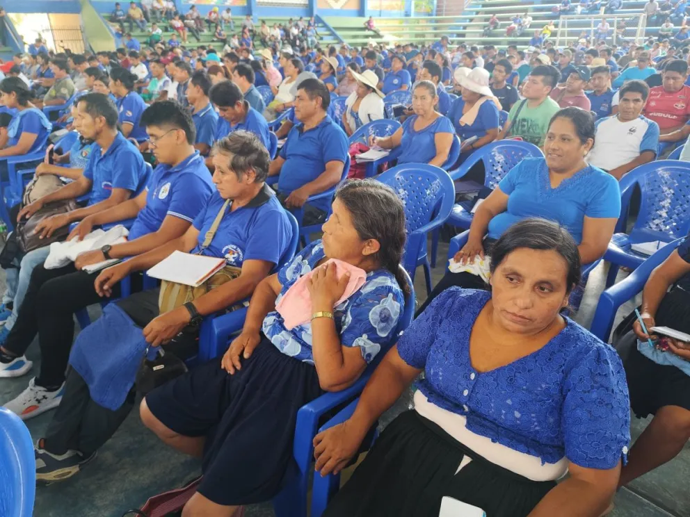 Seguidores del expresidente Evo Morales, en una de las varias reuniones en el trópico. Foto: Radio Kawsachum coca