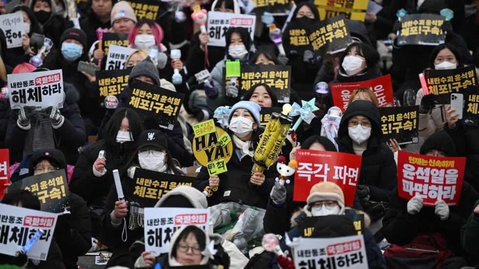 Manifestantes contra el expresidente surcoreano Yoon Suk Yeol en Seúl el 21 de diciembre de 2024