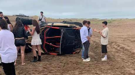 Atropellan a tres personas en una playa de Argentina tras una discusión por la música