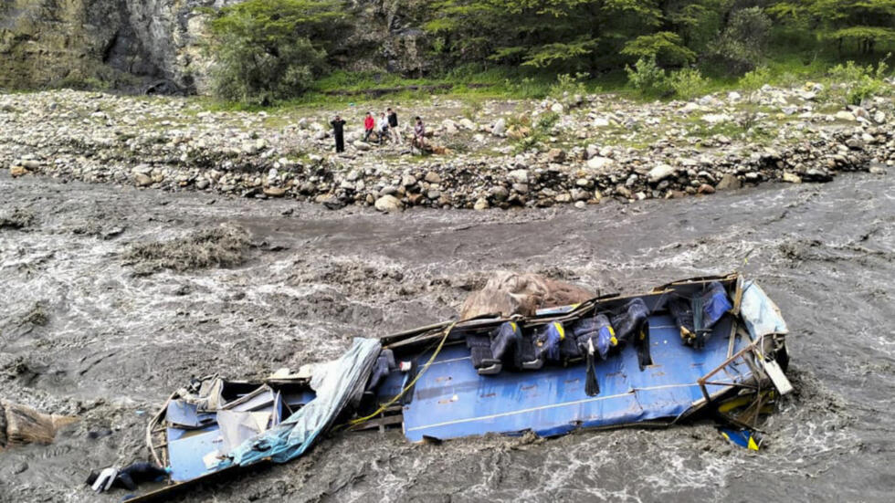 El autobús que se despeñó en Ancash, la región peruana de los Andes centrales, el 3 de enero de 2025