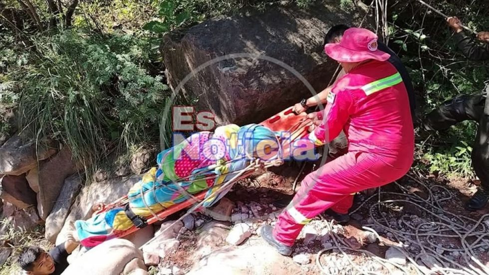 Un camión se embarranca en el Aguaragüe, hay dos fallecidos 