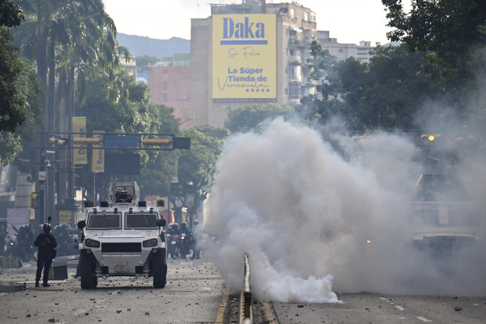 El saldo de las protestas fue de 28 muertos, casi 200 heridos y más de 2.400 detenidos en Venezuela