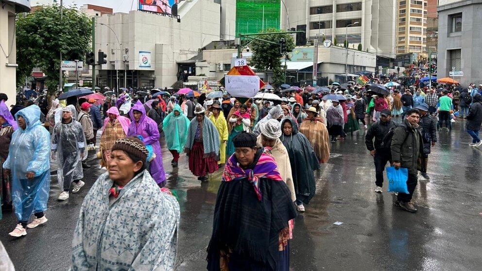 Marcha multitudinaria en La Paz. UNITEL.