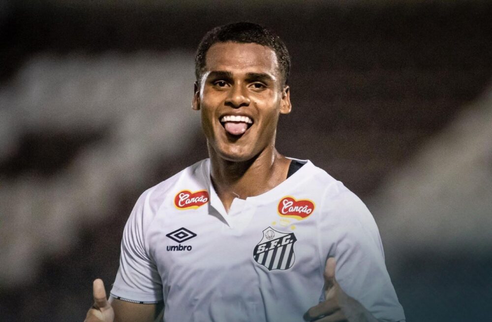 Monteiro festeja su primer gol. 