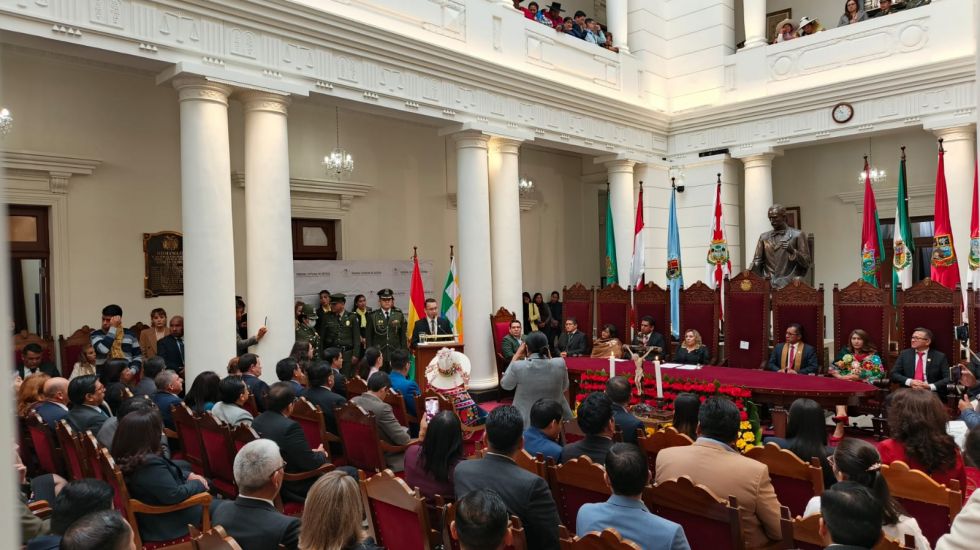 El acto se desarrolla en el Tribunal Supremo de Justicia, en Sucre. 