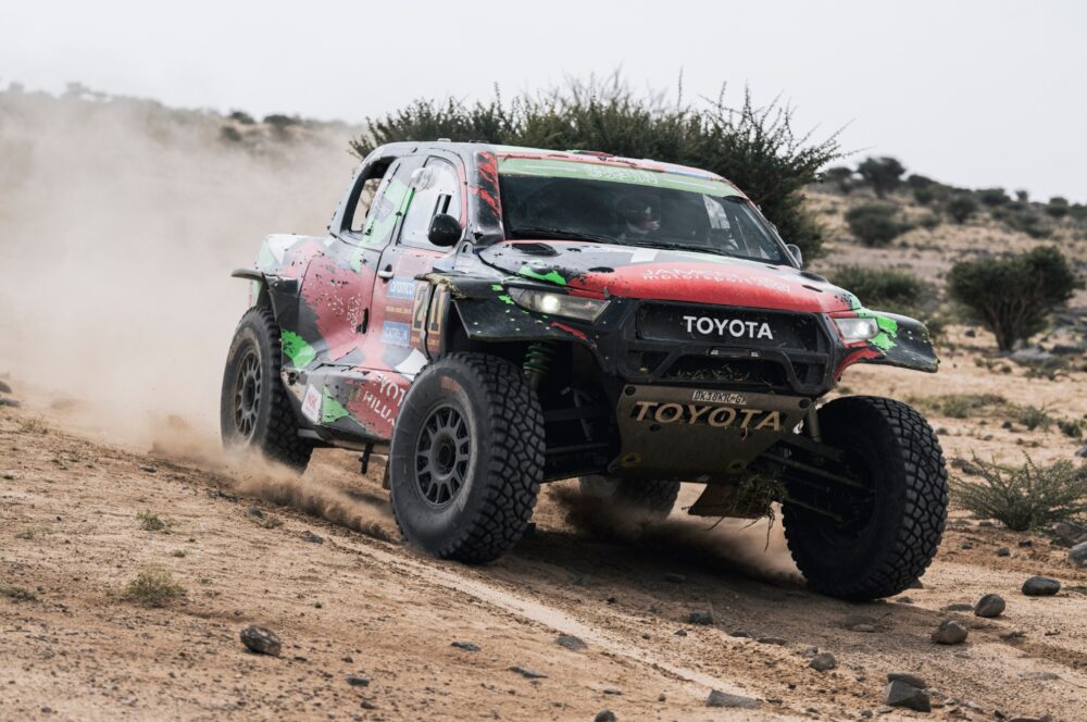 El piloto saudí logra su primer triunfo de etapa en este Dakar y es segundo en la general.